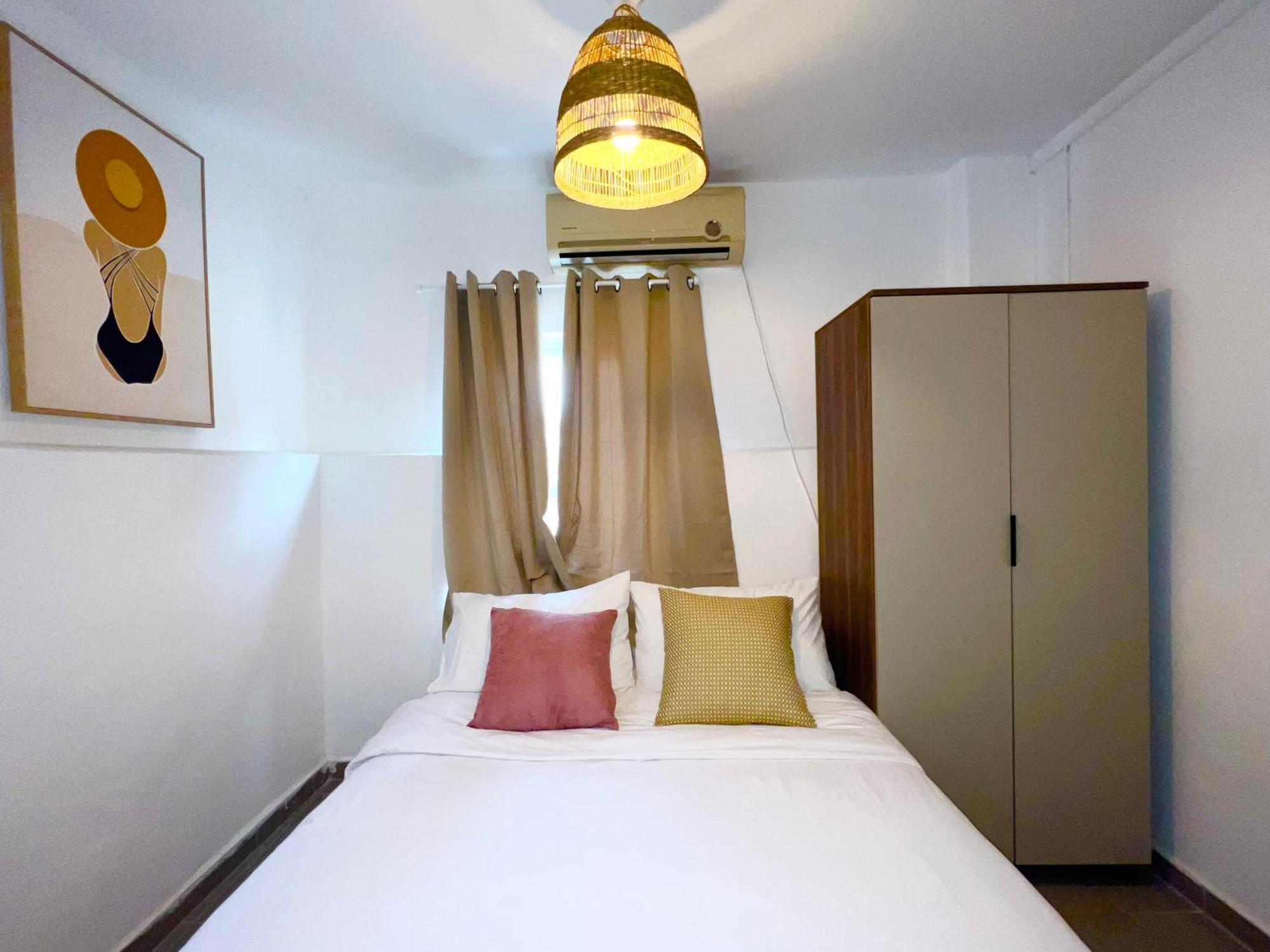 Center Carmel Market Apartment