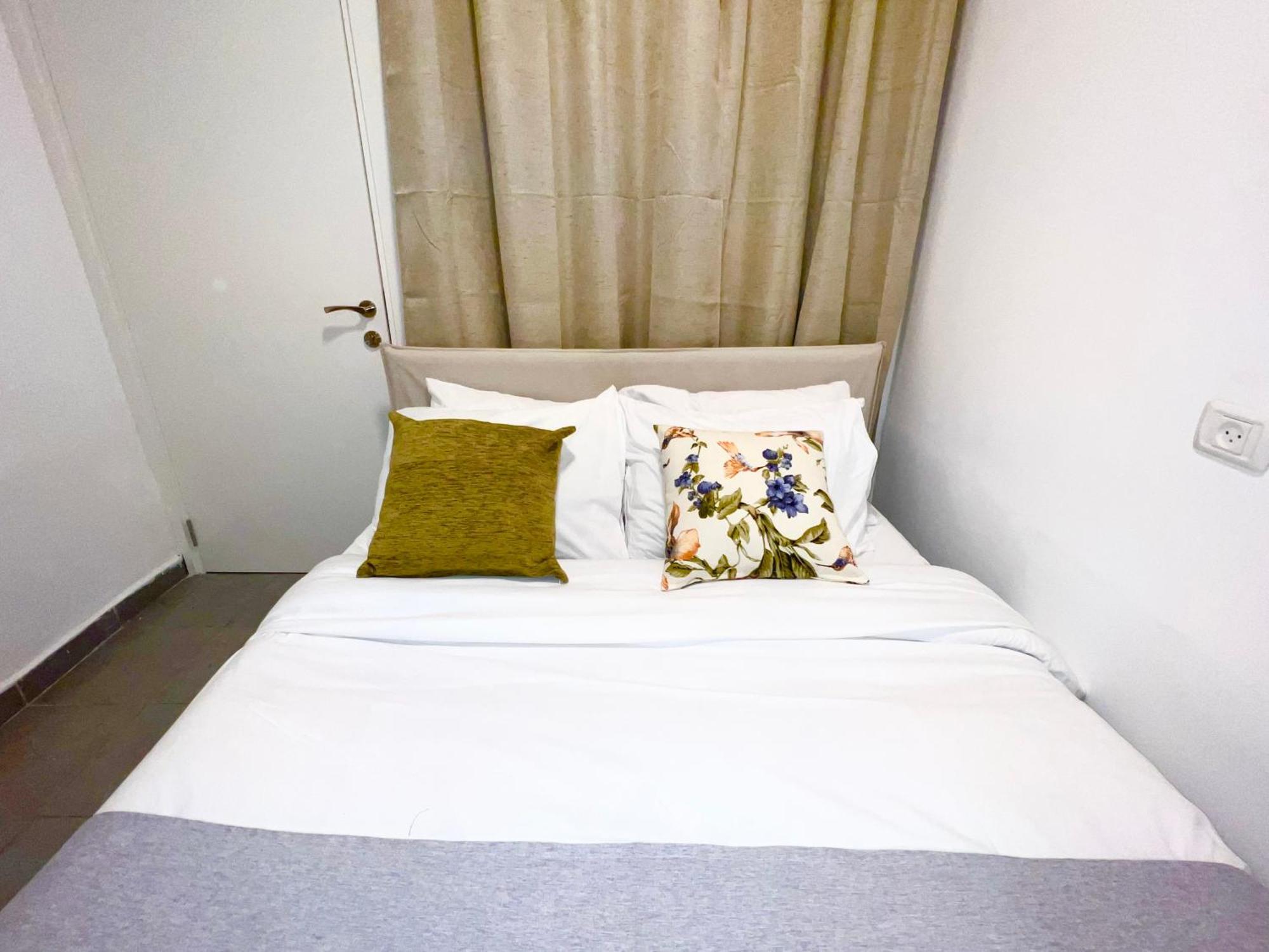 Center Carmel Market Apartment *