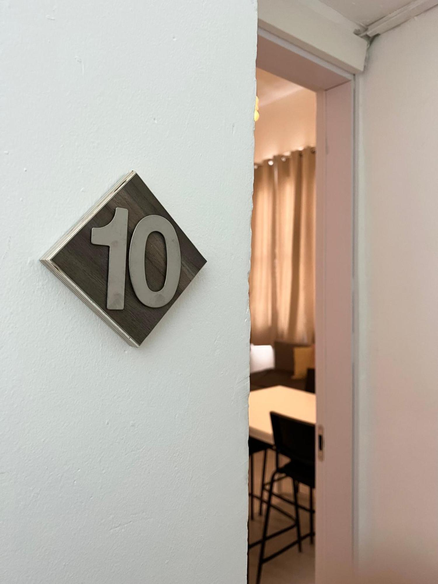 Center Carmel Market Apartment