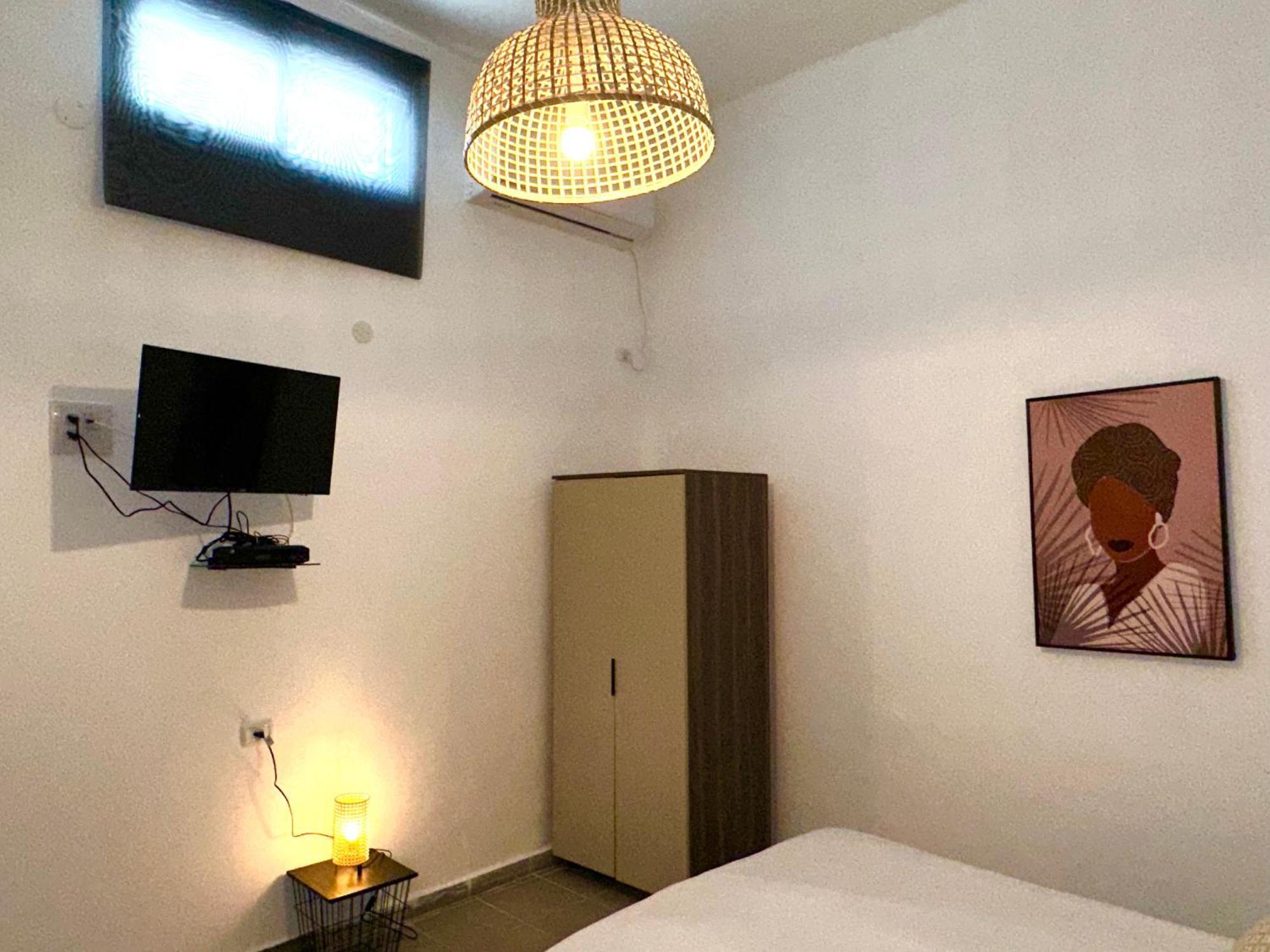 Center Carmel Market Apartment *