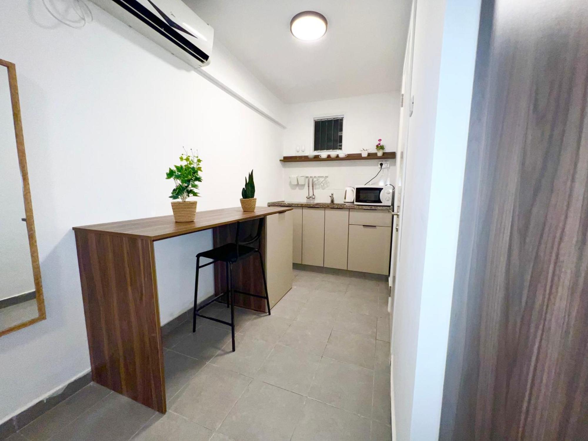 Apartment Center Carmel Market *