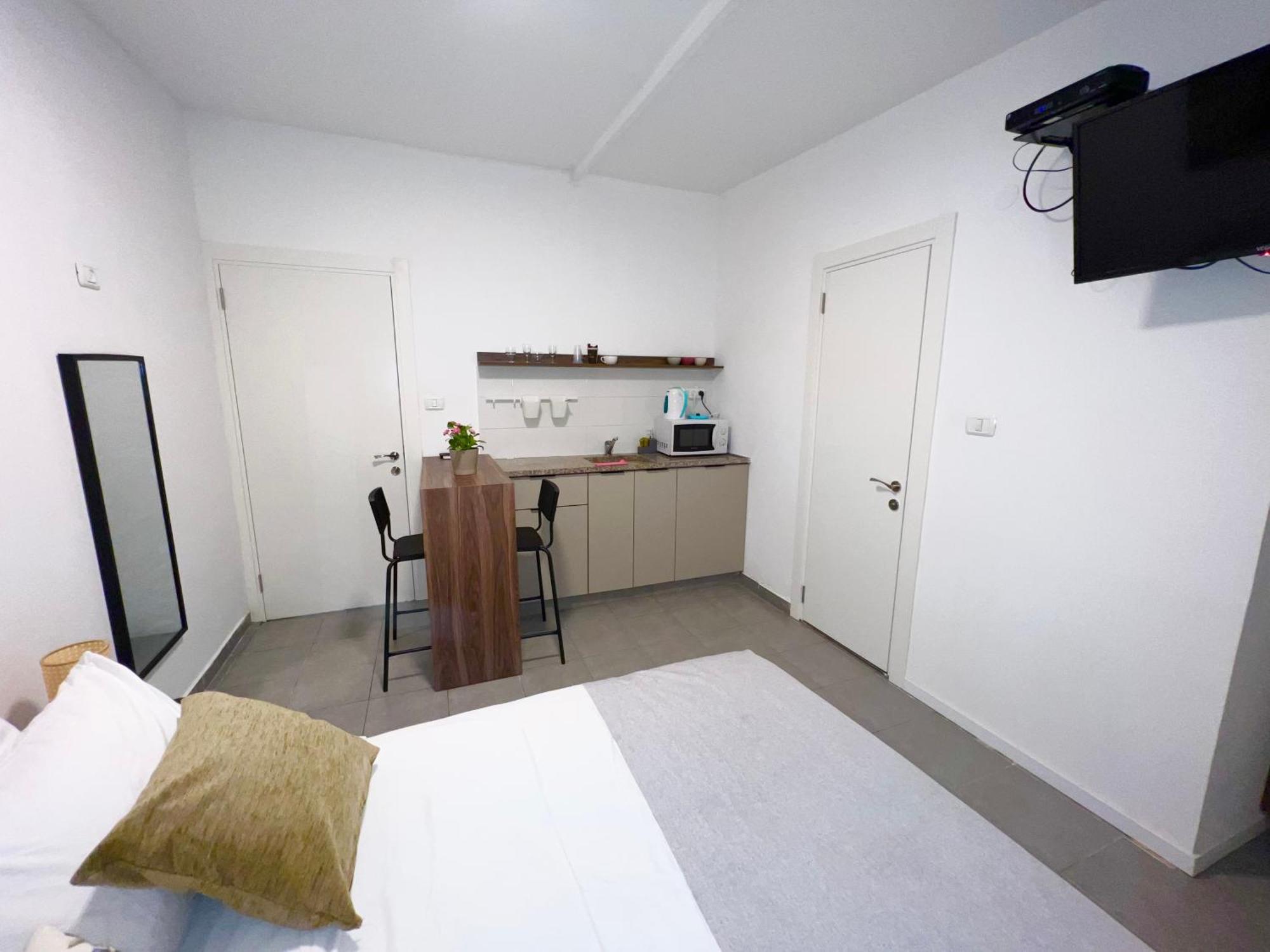 Center Carmel Market Apartment