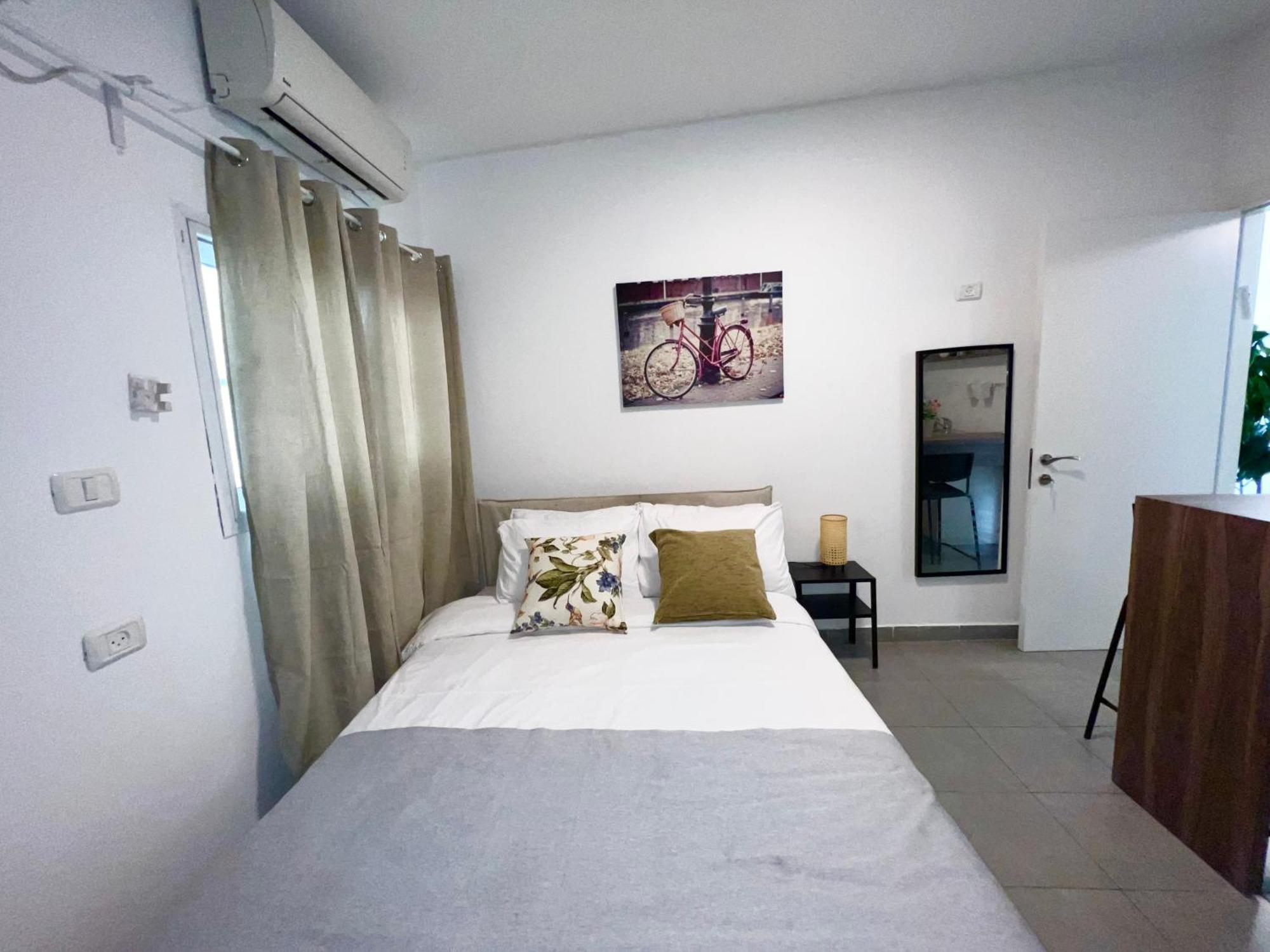Apartment Center Carmel Market *