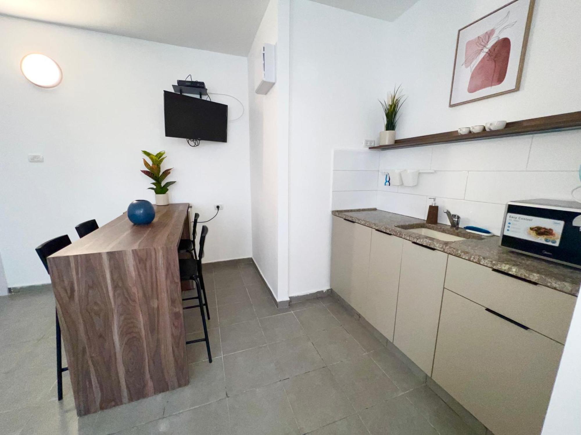 Apartment Center Carmel Market *