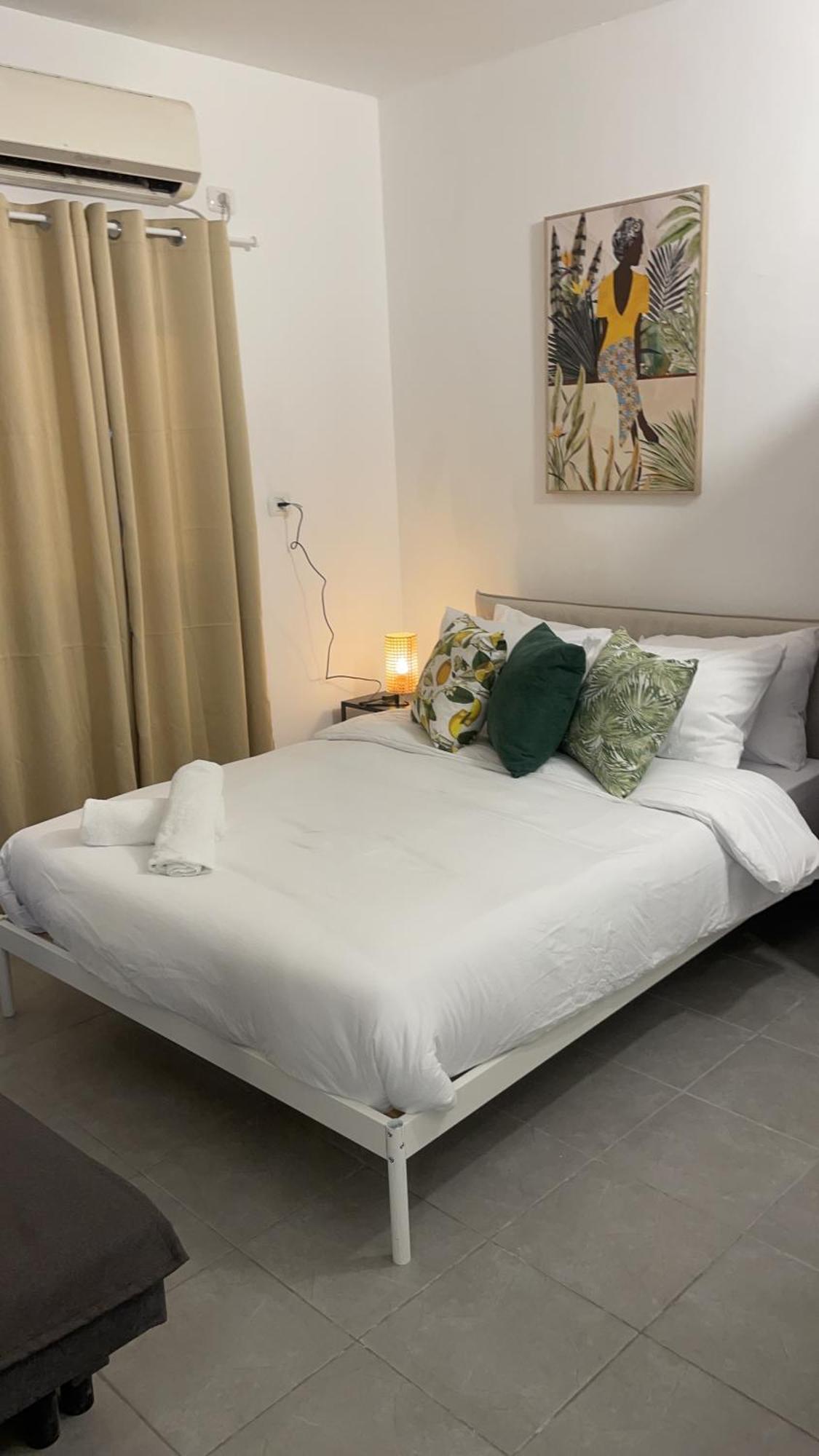 Center Carmel Market Apartment